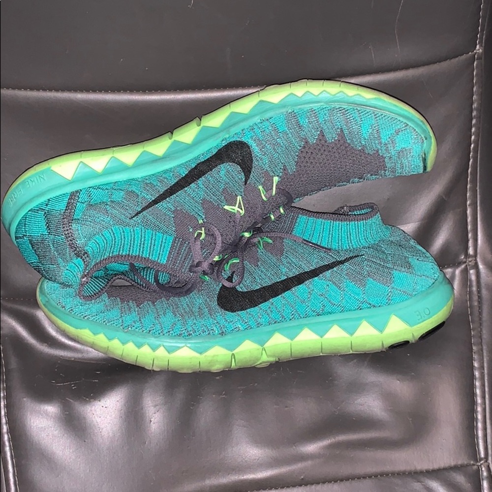 Size 10.5 Nike racing shoes will clean before ship